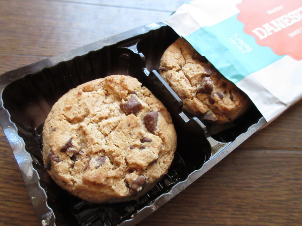 【株式会社神戸物産】BAKERY DANESITA CHOCOLATE CHIPS COOKIES_c0152767_11564136.jpg