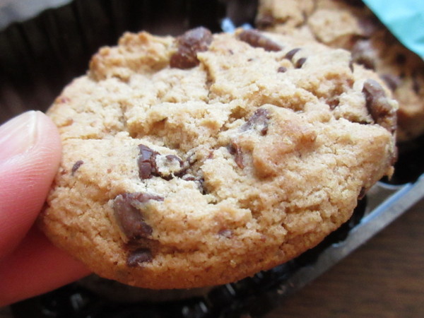 【株式会社神戸物産】BAKERY DANESITA CHOCOLATE CHIPS COOKIES_c0152767_11574207.jpg