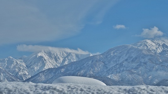 雪の晴れ間にはきれいな山を見ることが出来ます_c0336902_16523235.jpg