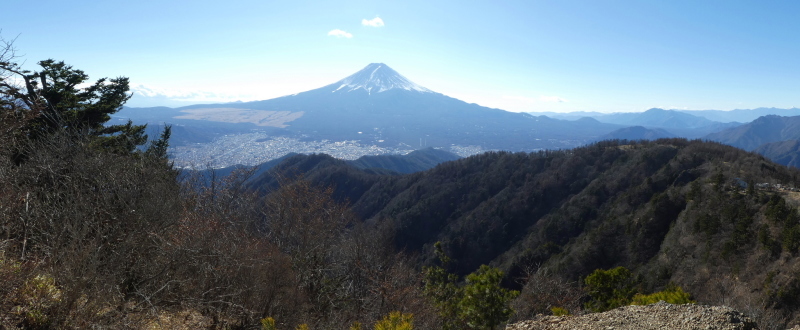 富士山展望最高の山に登る　三ﾂ峠山 (1,785.2M) ・ 三国山 (1,328M)_d0170615_11172092.jpg