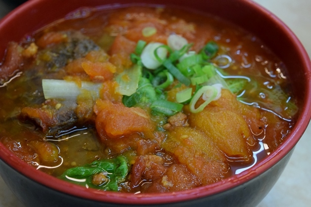 トマト風味の刀削麺を食べに。_f0232763_16422774.jpg