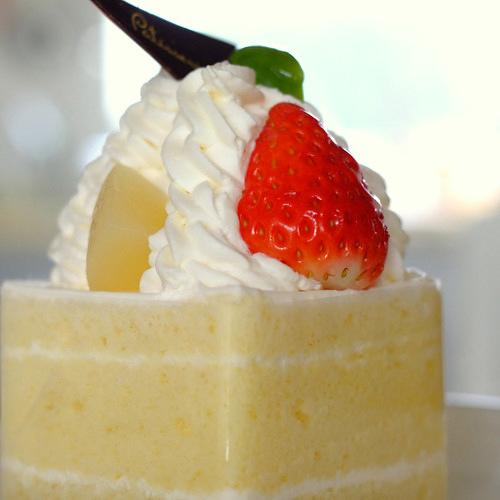 「昔の味とおんなじだった!リビドーのショートケーキ」_a0000029_11313101.jpg