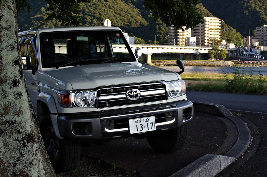 『 TOYOTA  LAND CRUISER \"70\" 30th model / 2014-2015 』_d0362235_16492196.jpg