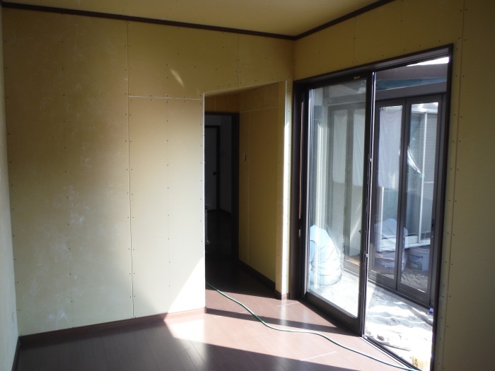 6畳洋間の増築 ~ 大工工事終了です。_d0165368_17011250.jpg
