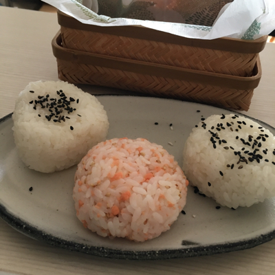 休日出勤のお昼ごはん おにぎりころころ 気分屋 ぷりんせす