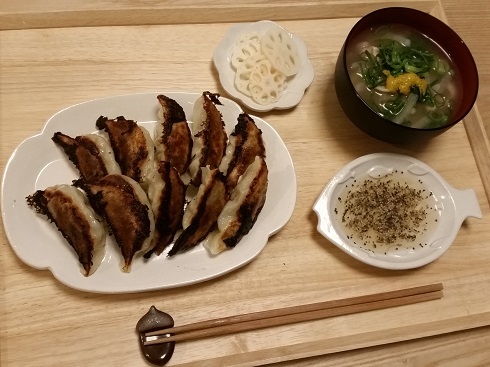 家ごはん：焼き餃子_c0286386_22011984.jpg