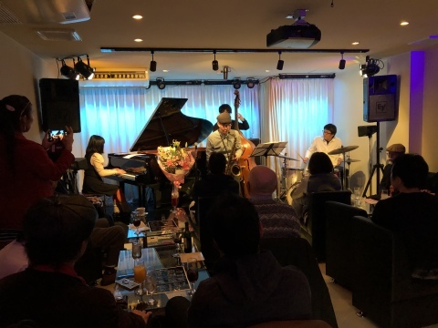 Jazzlive comin 広島 本日7日日曜日のジャズライブ_b0115606_11423476.jpeg