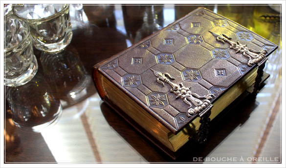 album de photos en cuir 聖書・古書のようなフォトアルバム フランスアンティーク_d0184921_14203822.jpg