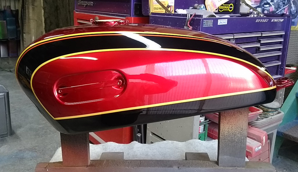 XS650Eのタンクの塗装とか。その4、完成。_d0130115_15223546.jpg