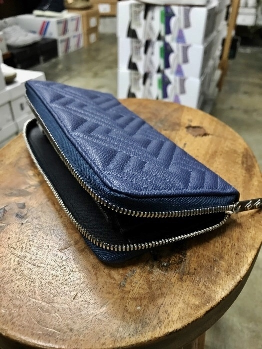 予約完売の人気者★ Tsunai Haiya ・・・ Fenomeno Round Zip Wallet!♪!_d0152280_01365414.jpg