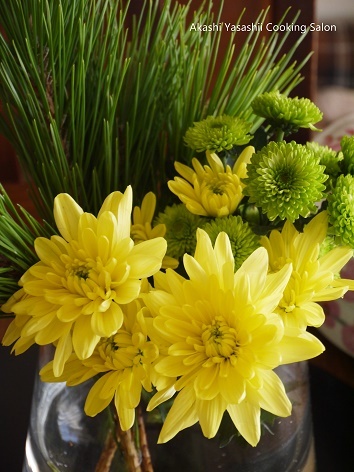 お正月の花はイエロー×グリーン_f0361692_12513131.jpg