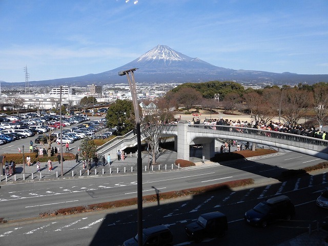 富士山が見守る中で平成30年の出初式・成人式_f0141310_08414025.jpg