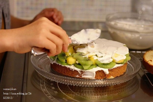 娘が誕生日ケーキを作る_e0214646_22585132.jpg