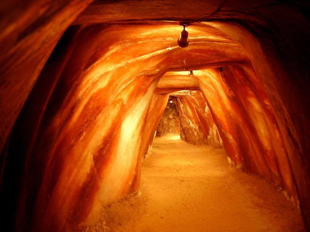 世界最大級の岩塩鉱　ヒマラヤのピンクの塩　パキスタン_d0106555_09443915.jpg