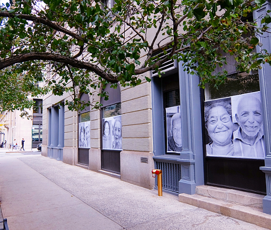 いかにもニューヨークらしい「顔写真」街角アート #insideoutproject_b0007805_23424230.jpg