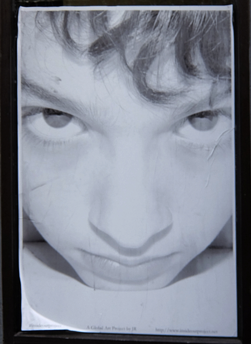 いかにもニューヨークらしい「顔写真」街角アート #insideoutproject_b0007805_23442592.jpg