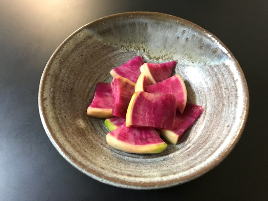 紅芯大根の浅漬け 2つ ぼっちオバサン食堂 紅芯大根の浅漬け 2つ ぼっちオバサン食堂