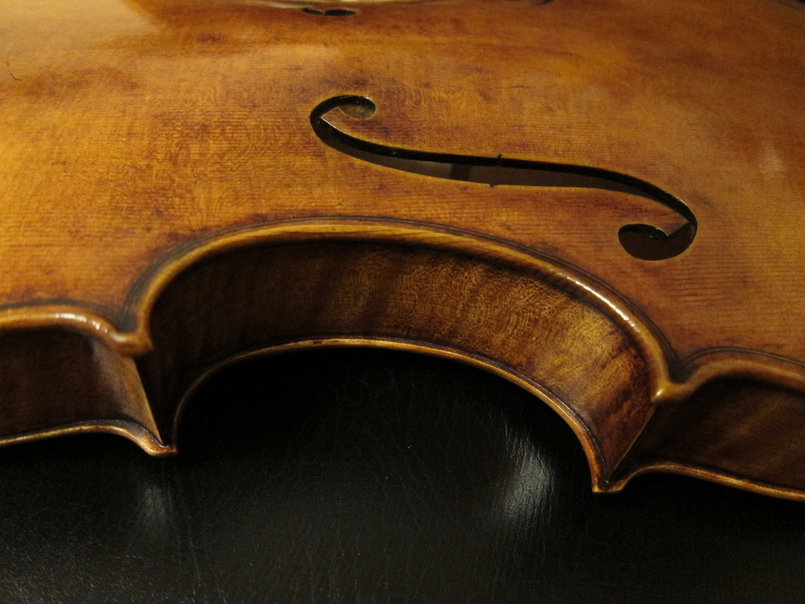 ヴァイオリンオイルニス 自然なアンティークに仕上げる（油彩絵具使用