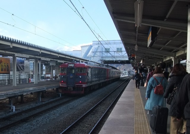 しなの鉄道上田駅。元旦に撮影。_d0227340_17023180.jpg