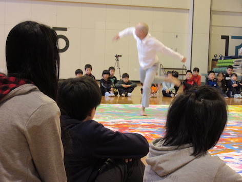 【おとどけアート×東海林靖志 有明小学校】12/1 最終日、即興の舞台_a0062127_18480956.jpg