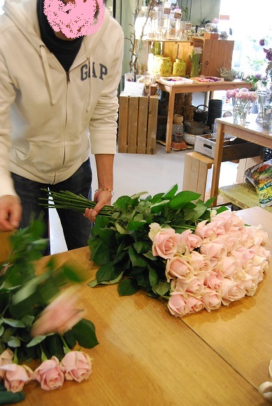 今日はお誕生日の贈り物のご用命がたくさん！_a0201358_17244474.jpg