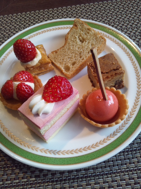 川崎日航ホテル 夜間飛行 いちごスイーツブッフェ第一弾_f0076001_22483910.jpg
