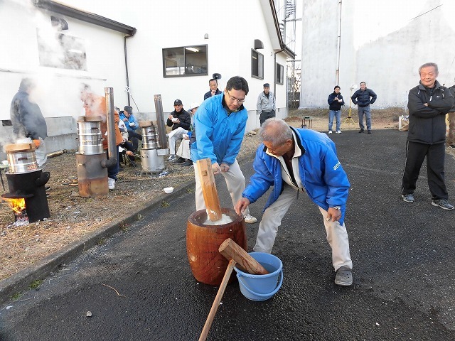 快晴・無風の下 泉ヶ丘配水地で無事開催できた駿河台の「どんどん焼き」_f0141310_05550398.jpg