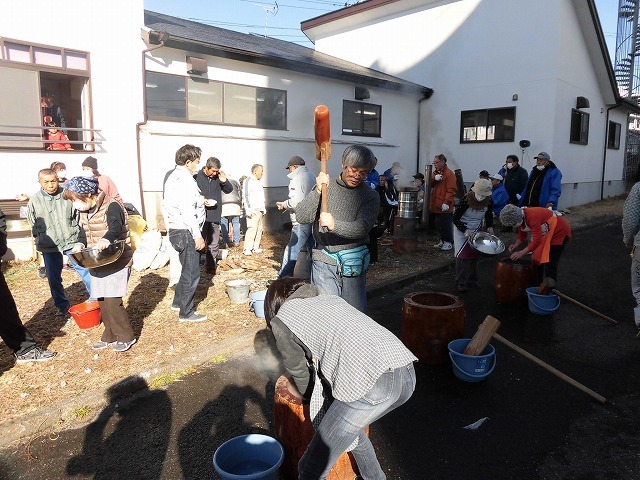 快晴・無風の下 泉ヶ丘配水地で無事開催できた駿河台の「どんどん焼き」_f0141310_05564503.jpg