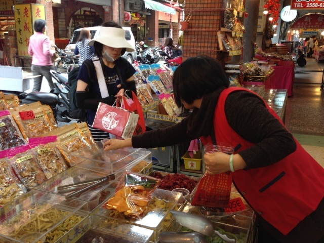 台北迪化街で乾物とからすみを買う。_a0334793_10113190.jpg