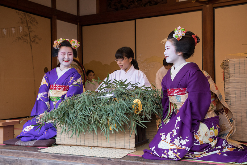 十日ゑびす　残り福の笑顔（祇園甲部　小衿さん、朋子さん）_f0155048_21281310.jpg