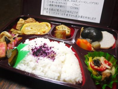 水源ばぁばの『陽だまり弁当』が届きました!過疎化が進む村の心温まる取り組みを紹介!_a0254656_17093159.jpg