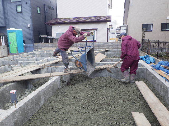 盛岡市上田　地元の木を使ったアパート新築工事が進行中。_f0105112_04311233.jpg