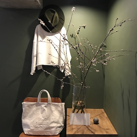 春 コットンのカーディガン_d0364239_18083861.jpg