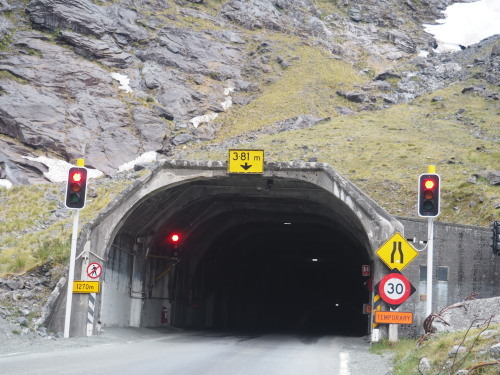 大迫力のユニークな地形！Fiordland National ParkでMilford Soundのクルージング ～NZバスの旅 18日目～_c0351060_00200402.jpg