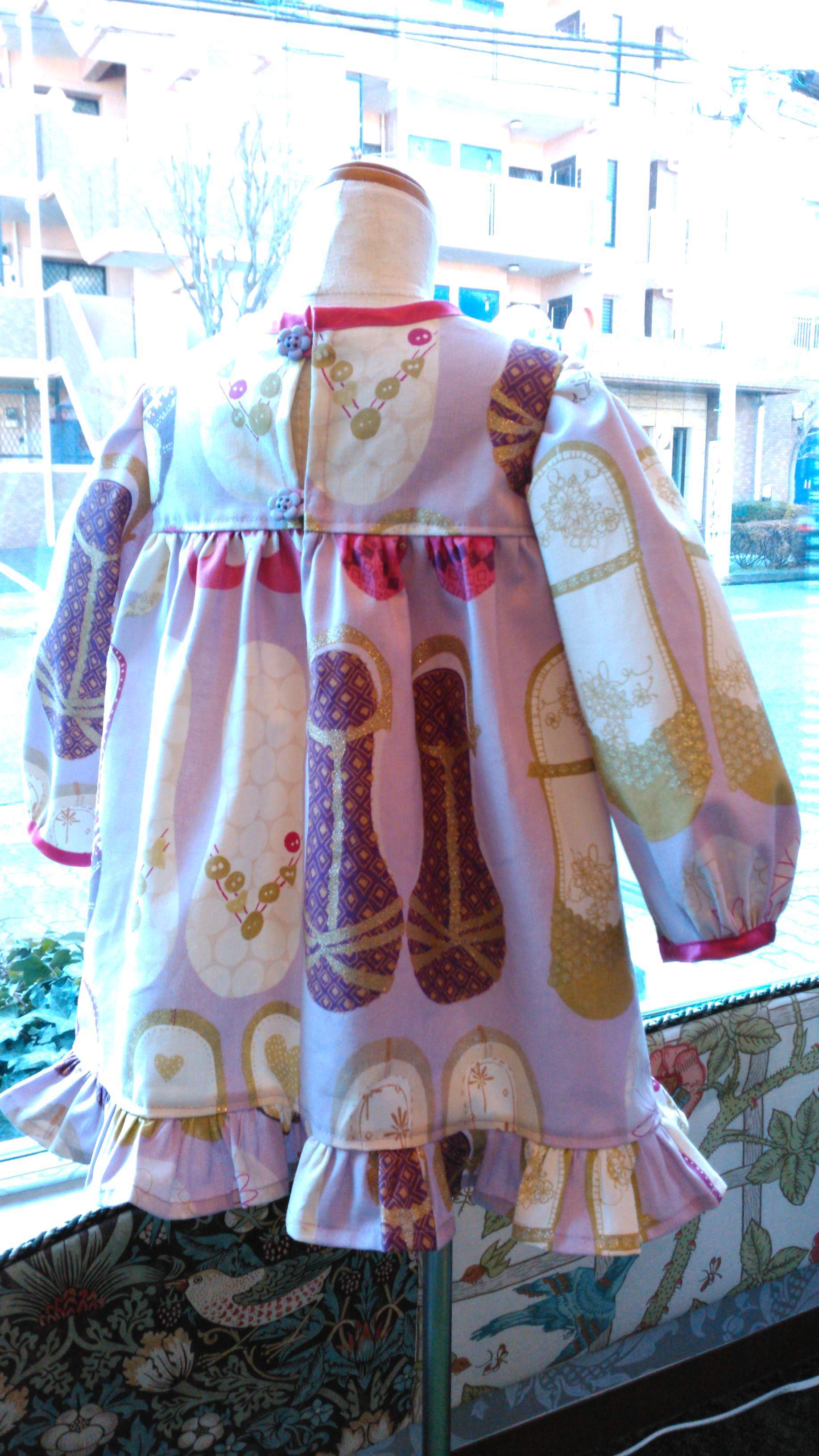カーテン生地で作る子供服 イギリス『ハーレクイン』_c0157866_12271623.jpg