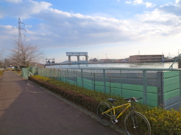 自転車のある風景　55　前橋のナイアガラ_c0337875_23470282.jpg