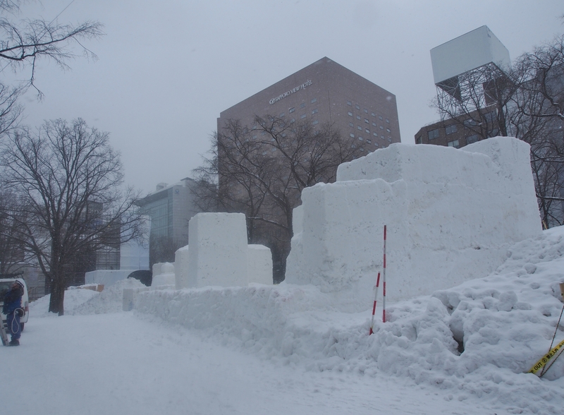 第69回2018さっぽろ雪まつり大通公園　大雪・氷像制作途中　1月21・22日_c0183777_1749372.jpg