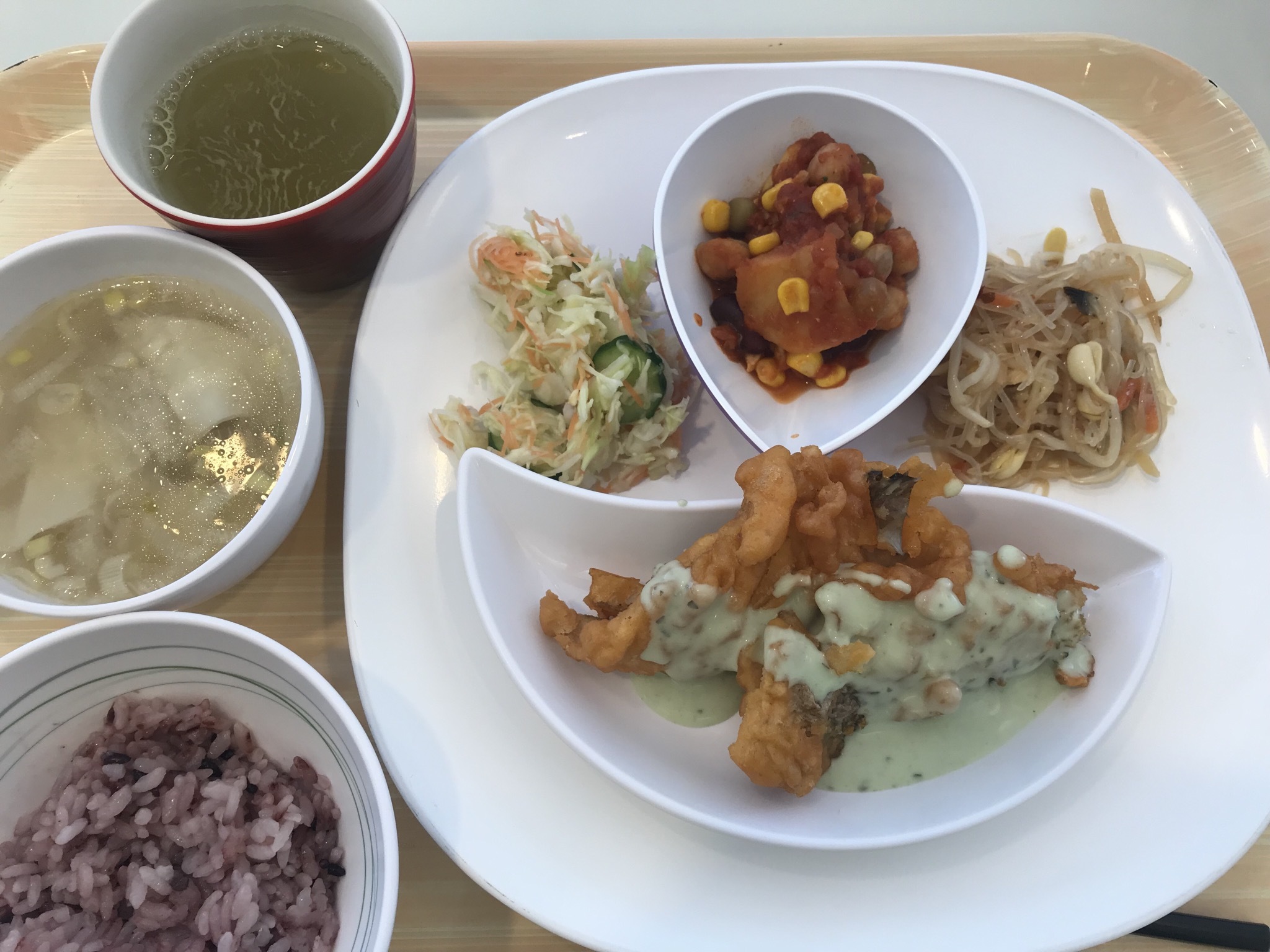 社食の健康定食はタラのバジルソース よく飲むオバチャン 本日のメニュー 社食の健康定食はタラのバジルソース よく飲むオバチャン 本日のメニュー