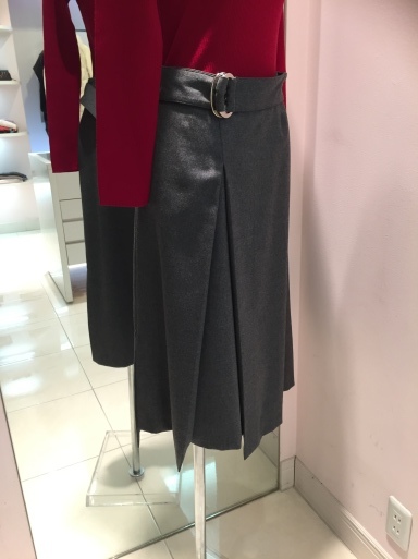 アシメントリーな裾デザイン ロングスカート_c0223630_19361172.jpg