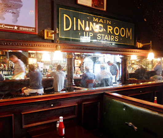 NYを代表する1892年創業の老舗の名店、オールド・タウン・バー（Old Town Bar）_b0007805_10472679.jpg
