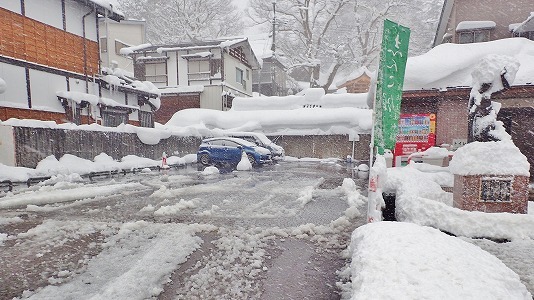 毎度の大雪警報ですが…_c0336902_13060945.jpg