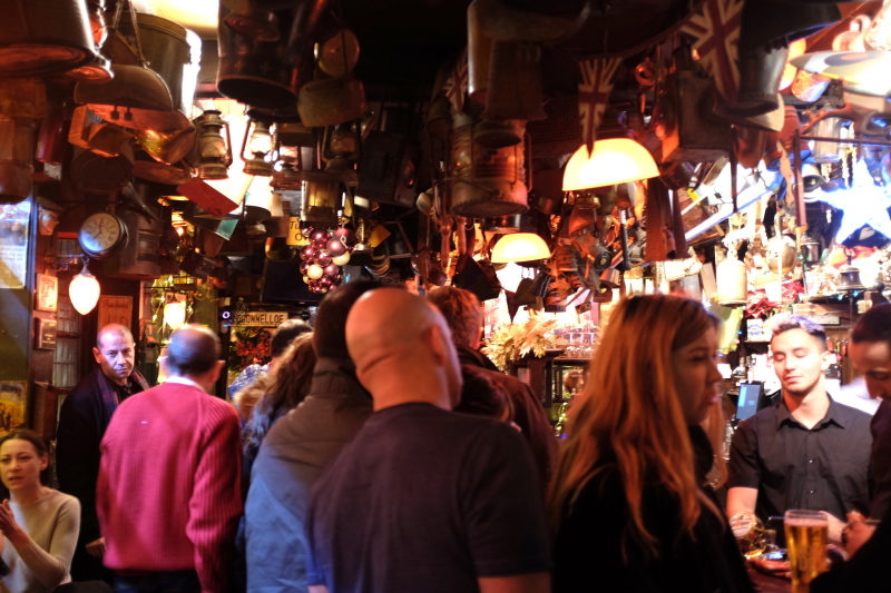 イギリスのタイパブ?! \"The Churchill Arms ザ チャーチル アームズ\"_b0246303_07371144.jpg