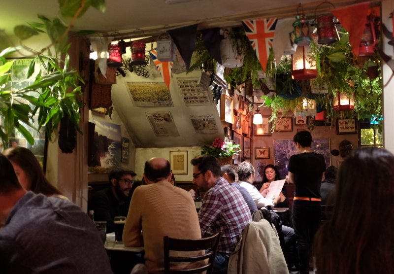 イギリスのタイパブ?! \"The Churchill Arms ザ チャーチル アームズ\"_b0246303_17251847.jpg