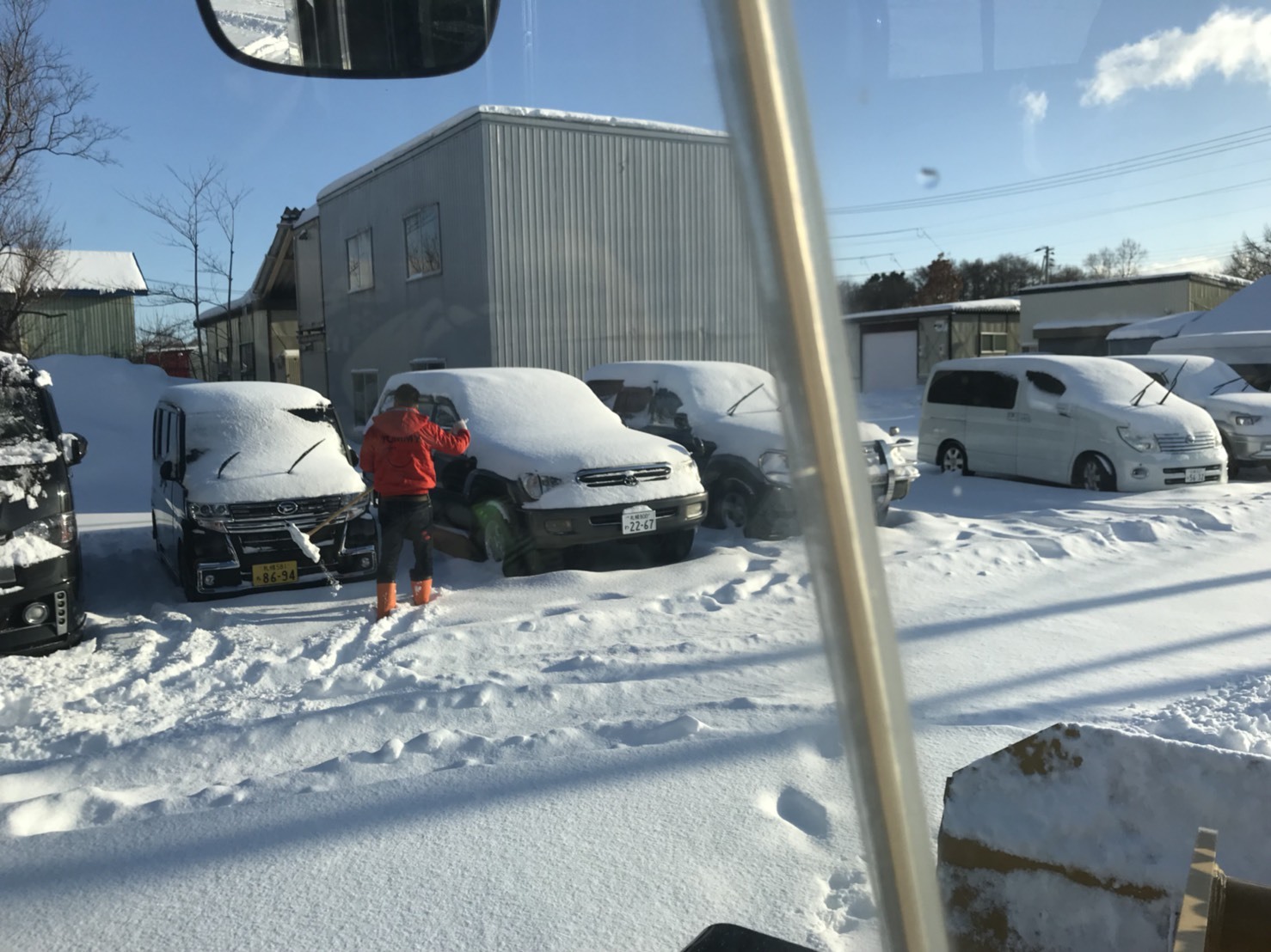 1月25日(金)トミーベース カスタムブログ☆ヴェルファイア ハマー ハイエース 様々な車種取り扱っています☆_b0127002_11224130.jpg