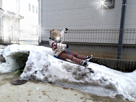 雪遊びと、ユニクロのウルトラライトダウンベストが便利！_e0064818_11135146.jpg