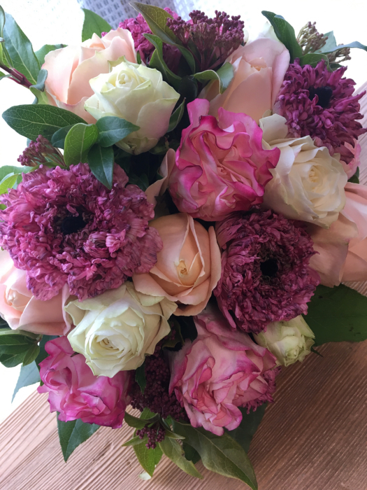 クシュクシュのラナンキュラス ワットモーイ オランダのフラワーアレンジメント教室