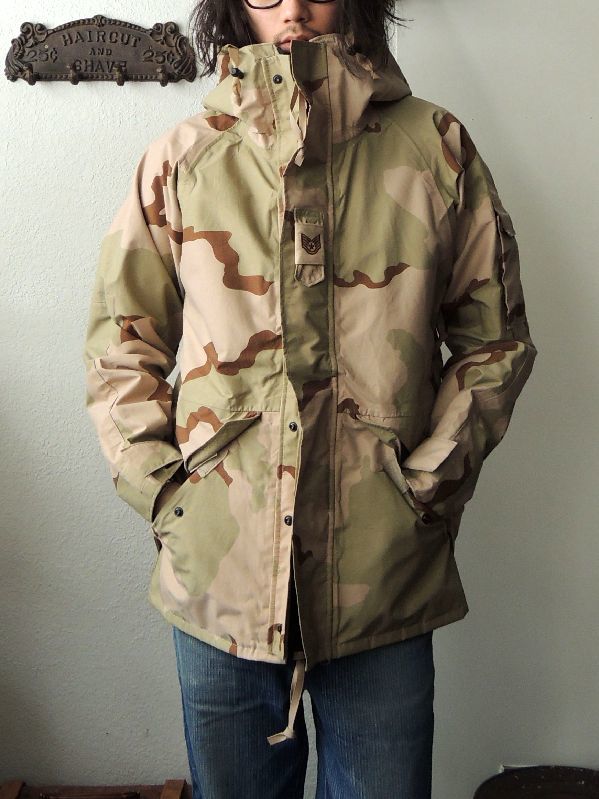 02 U.S.ARMY ECWCS GORE-TEX PARKA DESERT CAMO GEN1--RECOMMEND