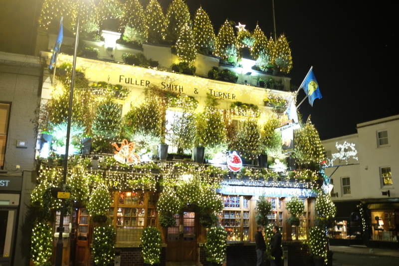 イギリスのタイパブ?! \"The Churchill Arms ザ チャーチル アームズ\"_b0246303_19312267.jpg
