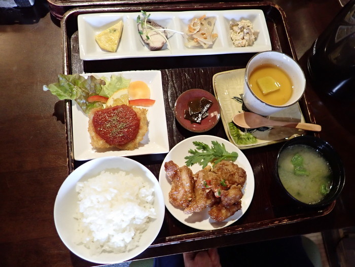 古民家カッフェ「一葉」で、ランチ_c0116915_23451144.jpg