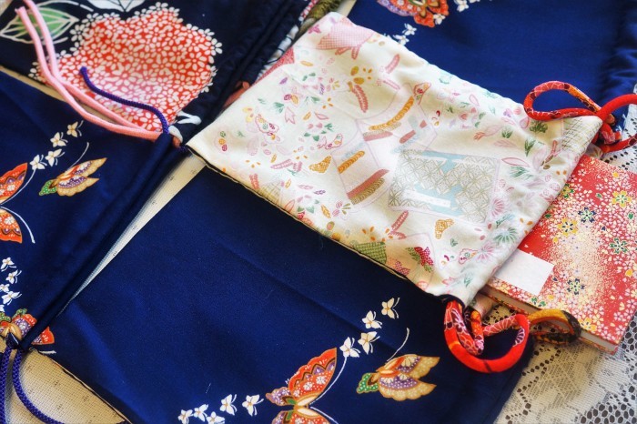■チクチク手縫い②【和服のリメイクで　御朱印帖入れ／ついでにポーチ他】_b0033423_14065939.jpg